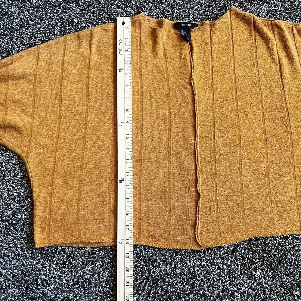 Forever 21 oversized cropped top - Picture 3 of 8